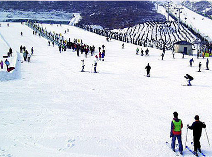 滑雪場策劃開發推進當地相關產業的發展